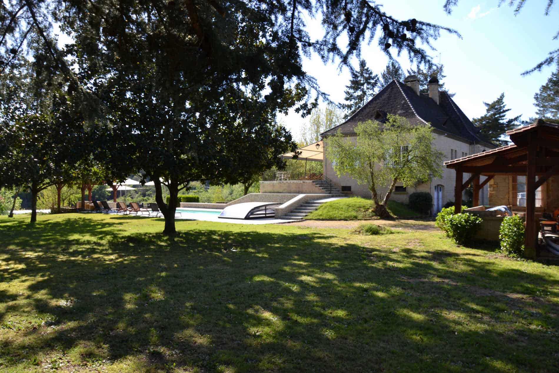 La noyeraie du port d’enveaux, chambres d’hôtes Dordogne avec piscine.