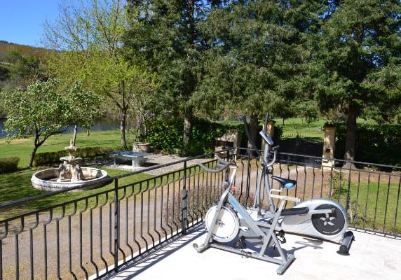 Vélo terrasse chambres d’hôtes Dordogne en bord de rivière Sarlat